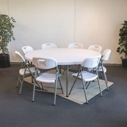 Rundt Klapbord til 8-10 personer.