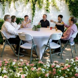 Rundt Klapbord til 8-10 personer.