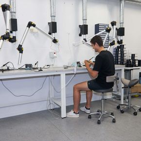 Taburet Round mellem mørkegrå